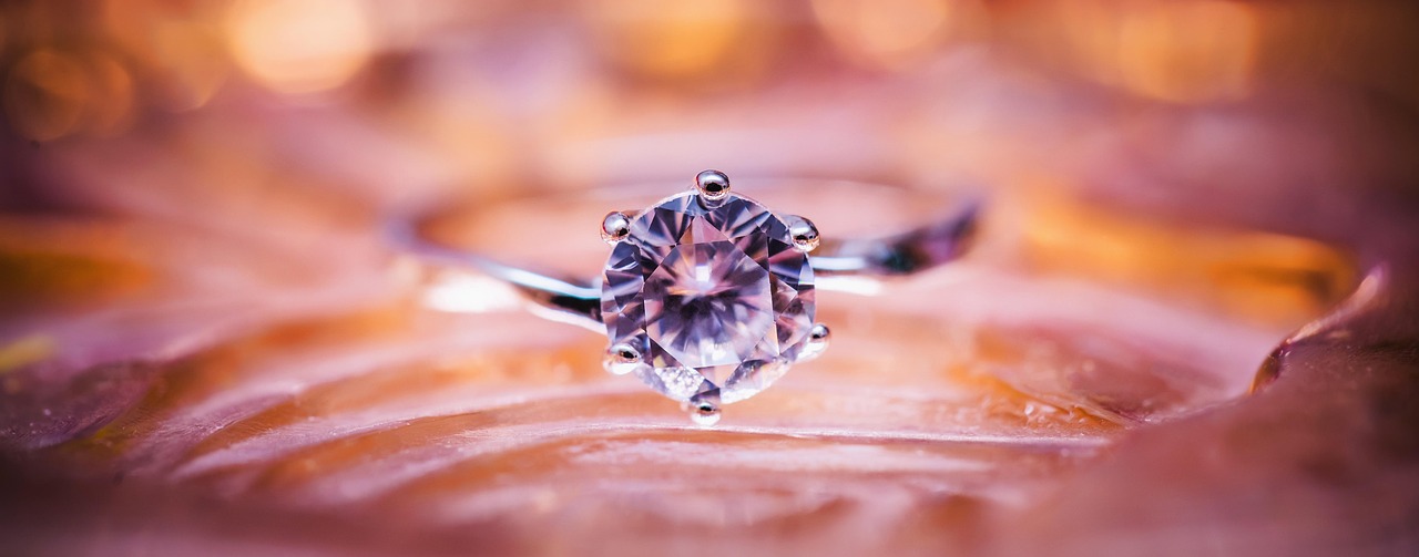 entdecken sie eine vielfältige auswahl an accessoires, die ihrem stil den letzten schliff verleihen. von schmuck über taschen bis hin zu schals – finden sie das perfekte zubehör, um ihr outfit zu vervollständigen.