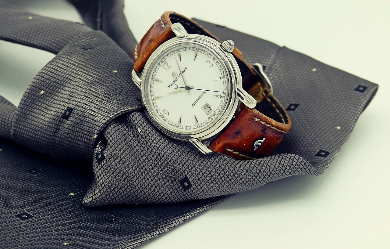 entdecken sie unser umfangreiches sortiment an accessoires, die ihrem stil den letzten schliff verleihen. ob für jeden anlass oder alltägliche verwendung, finden sie das perfekte stück, um ihr outfit zu ergänzen.