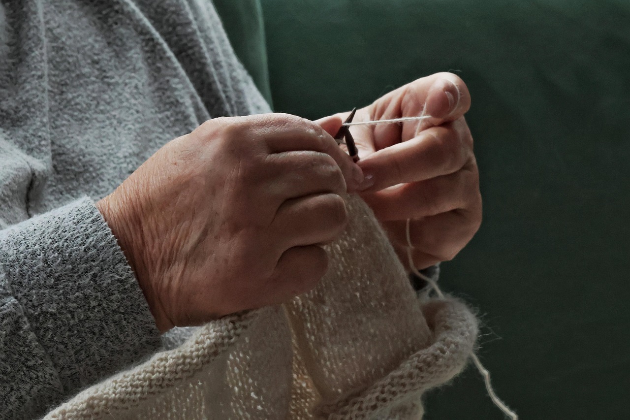 story-02 knit, hobby, leisure time, woman, wool, knitting needles, fashion, lifestyle, handwork
